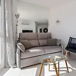 Wintowinrentals Relax & Frontal Sea View In Apartment
