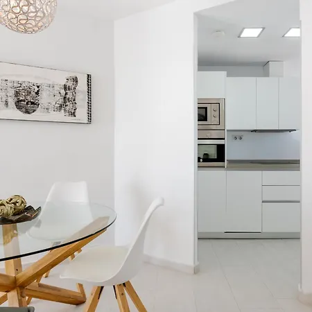 Wintowinrentals Relax & Frontal Sea View In Apartment